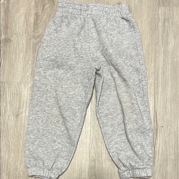 4/$20 Kids Gray Sweatpants - Picture 1 of 1